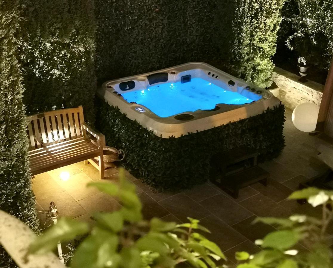 Le Petit Chateau Châteauneuf-de-Gadagne Kültér fotó