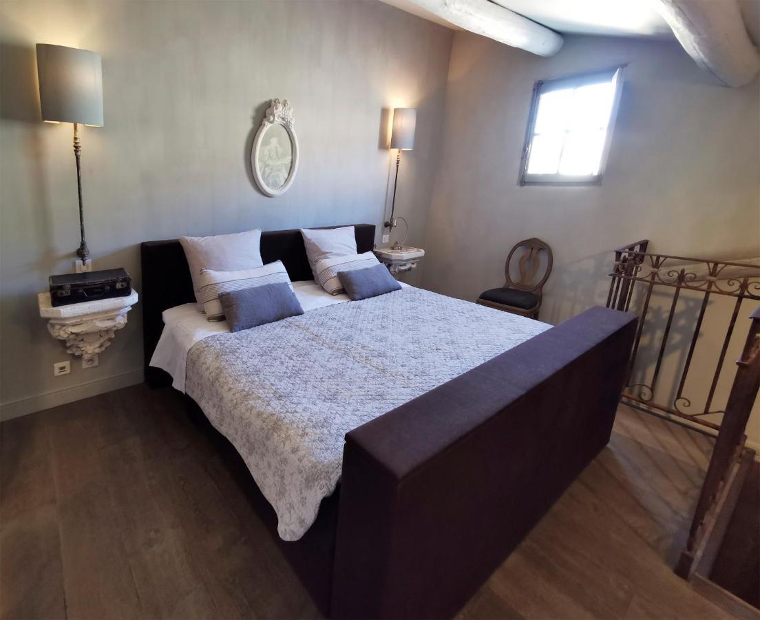 Le Petit Chateau Châteauneuf-de-Gadagne Kültér fotó